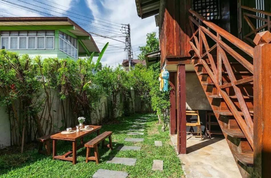 Nearthepark Backpack House Albergue Chiang Mai Exterior foto