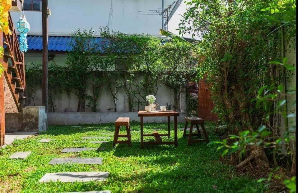 Nearthepark Backpack House Albergue Chiang Mai Exterior foto