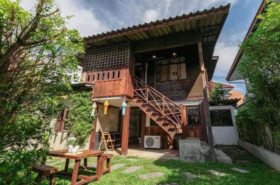 Nearthepark Backpack House Albergue Chiang Mai Exterior foto